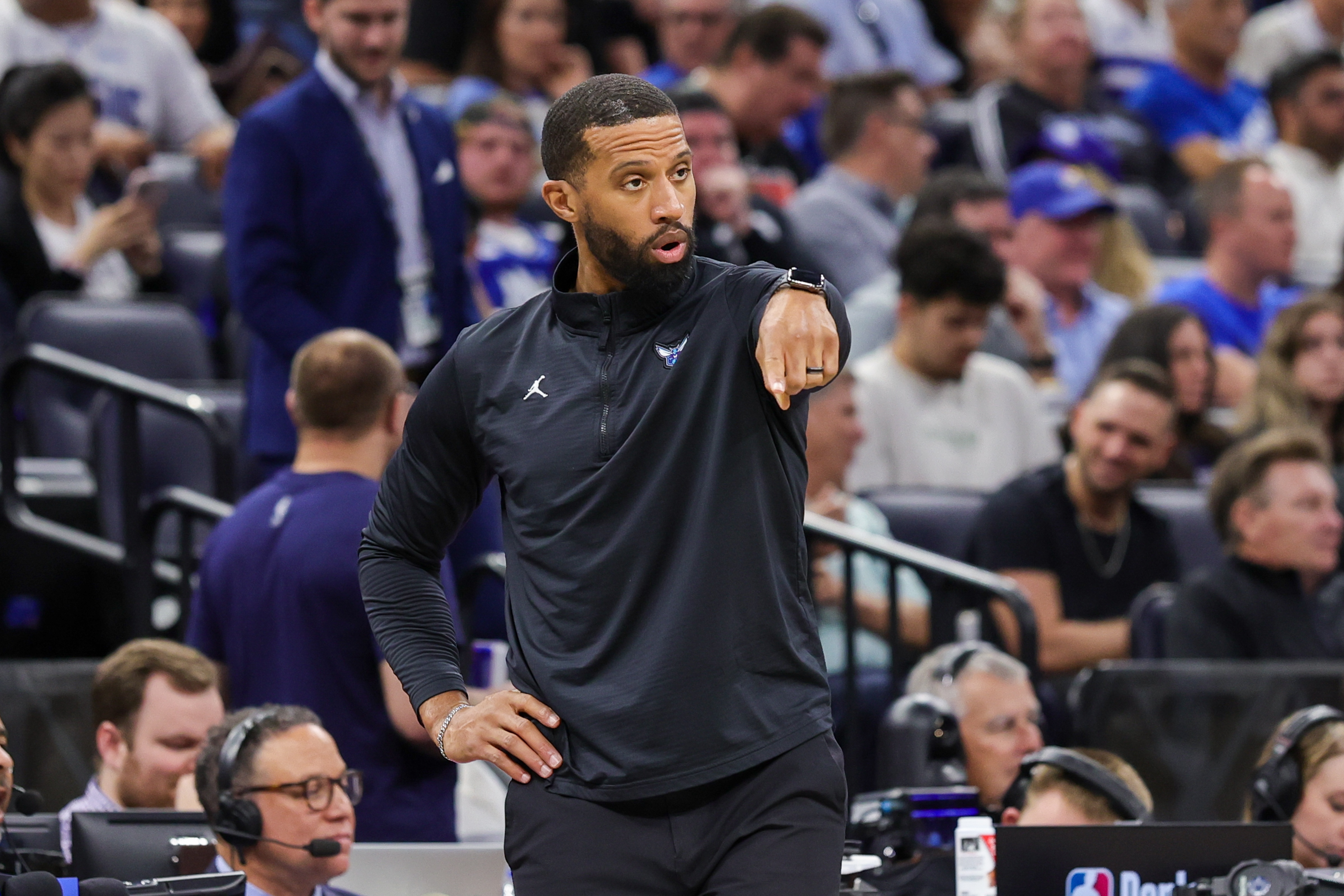 足球篮球比分-黄蜂主帅：流畅传球让进攻渐入佳境 喜欢球队攻防两端的传切配合