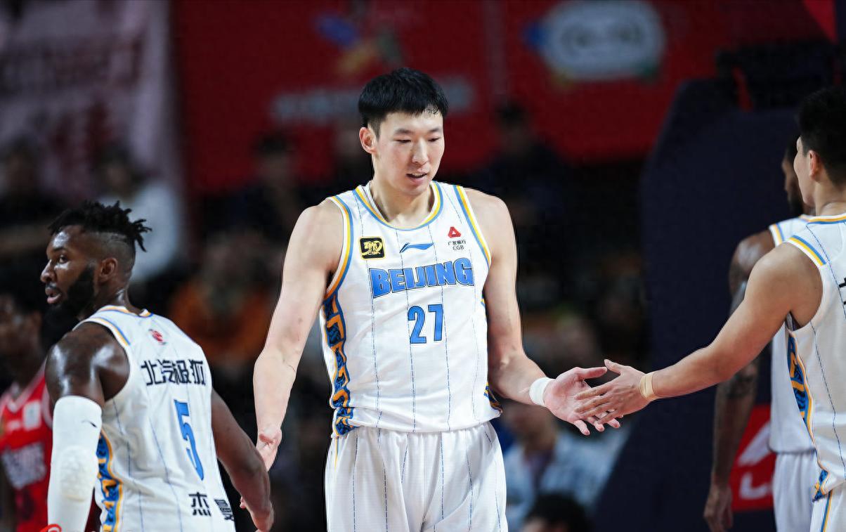 专家推荐-杜锋尴尬！两弟子进国家队，2米26中锋不靠他，郭士强照顾老东家