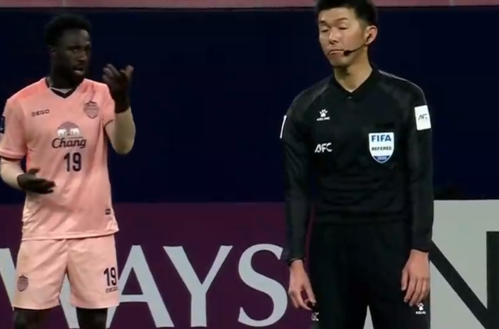 比分直播-蓉城逃过一劫！武里南进球被吹，VAR介入3分钟，越位毫厘之间